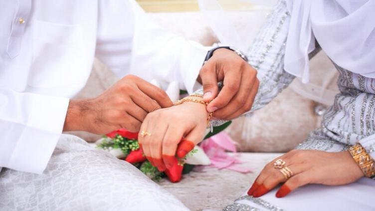 صورة من هوعبدالعزيز العتيبي الذي تزوج أجنبية بدلا من السعودية بنفس تكلفة الشغالة